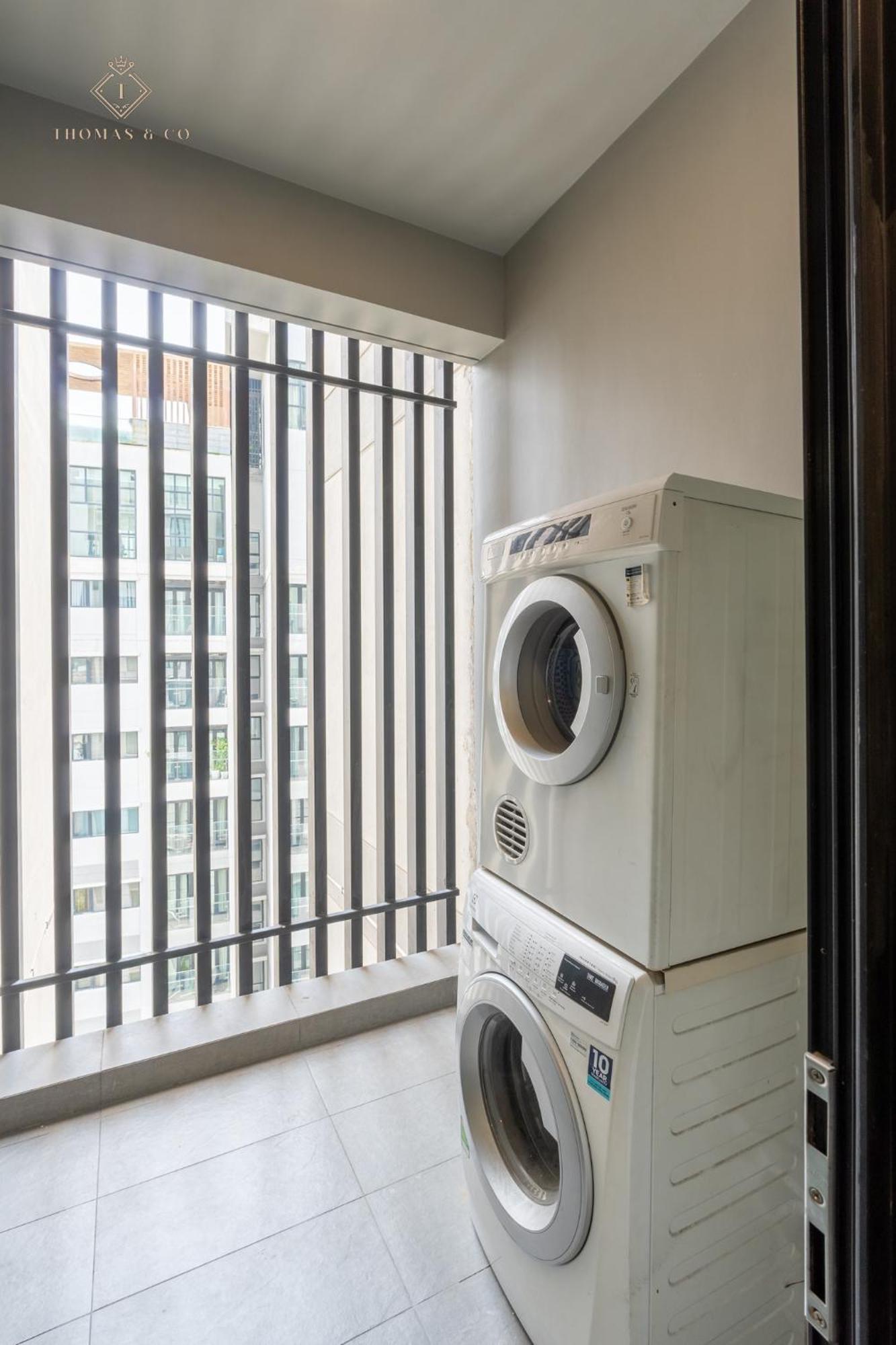 Elegant Zenity And D1mension In District 1 - Host By Thomas TP. Hồ Chí Minh